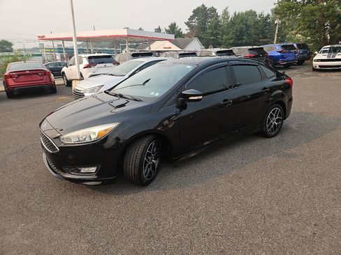 Used 2015 Ford Focus SE w/ SE Sport Package FWD image 7
