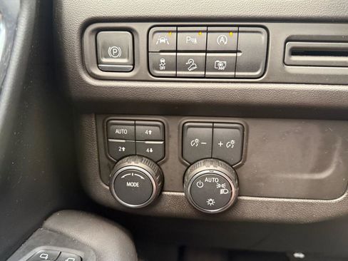 Used 2023 Chevrolet Tahoe Z71 w/ Luxury Package AWD/4WD image 25