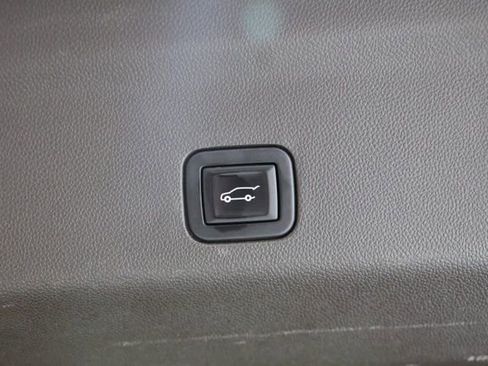 Used 2021 Chevrolet Tahoe Z71 w/ Z71 Signature Package AWD/4WD image 38