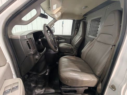 Used 2021 Chevrolet Express 2500 image 27