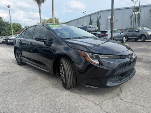 Used 2022 Toyota Corolla LE FWD image 3