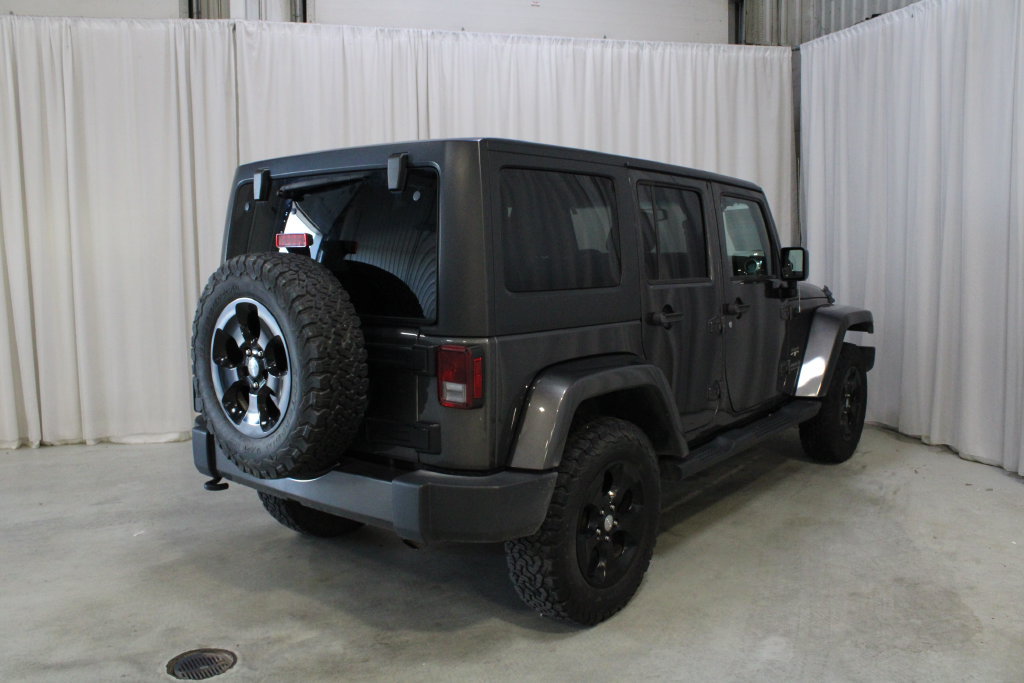 Used 2017 Jeep Wrangler Unlimited Sahara w/ Connectivity Group AWD/4WD image 23