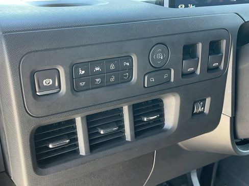 Used 2024 Chevrolet Brightdrop 600 w/ Commercial Equipment Package AWD/4WD image 23