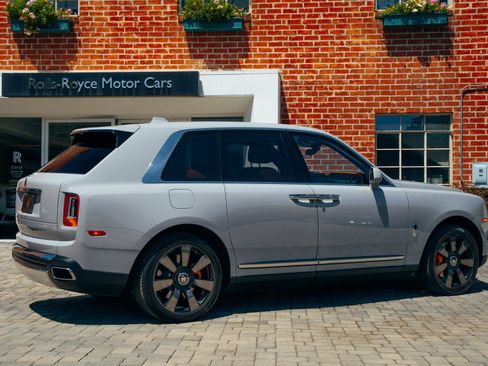Certified 2023 Rolls-Royce Cullinan AWD/4WD image 2