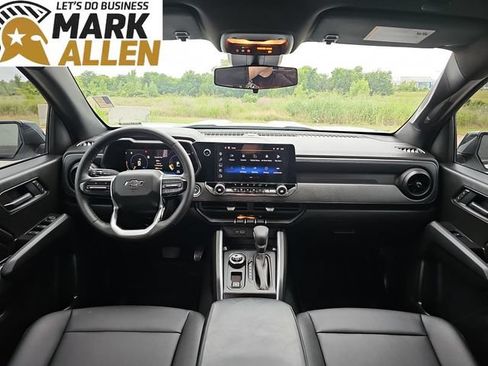 Used 2025 Chevrolet Colorado Trail Boss AWD/4WD image 20
