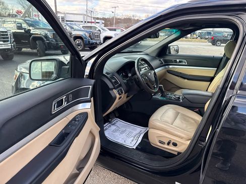 Used 2016 Ford Explorer XLT w/ Equipment Group 202A image 17