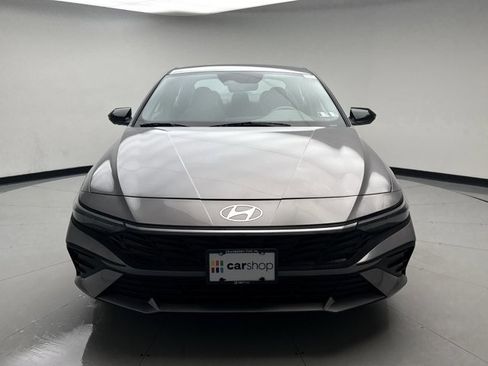 Used 2025 Hyundai Elantra Sport FWD image 8