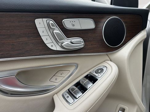 Used 2022 Mercedes-Benz GLC 300 4MATIC image 9