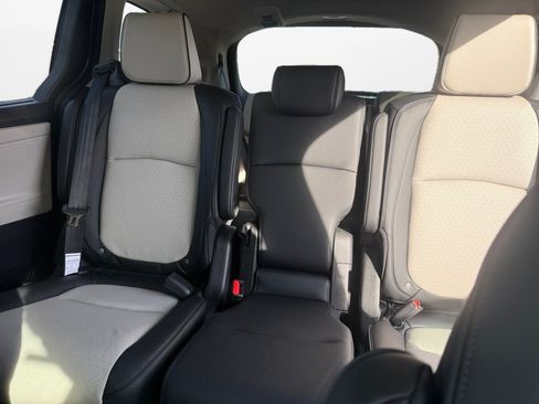 Used 2026 Honda Odyssey Elite image 12