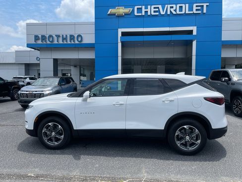 Certified 2025 Chevrolet Blazer LT FWD image 1