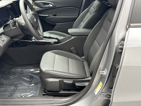 Used 2026 Chevrolet Trax LT FWD image 11