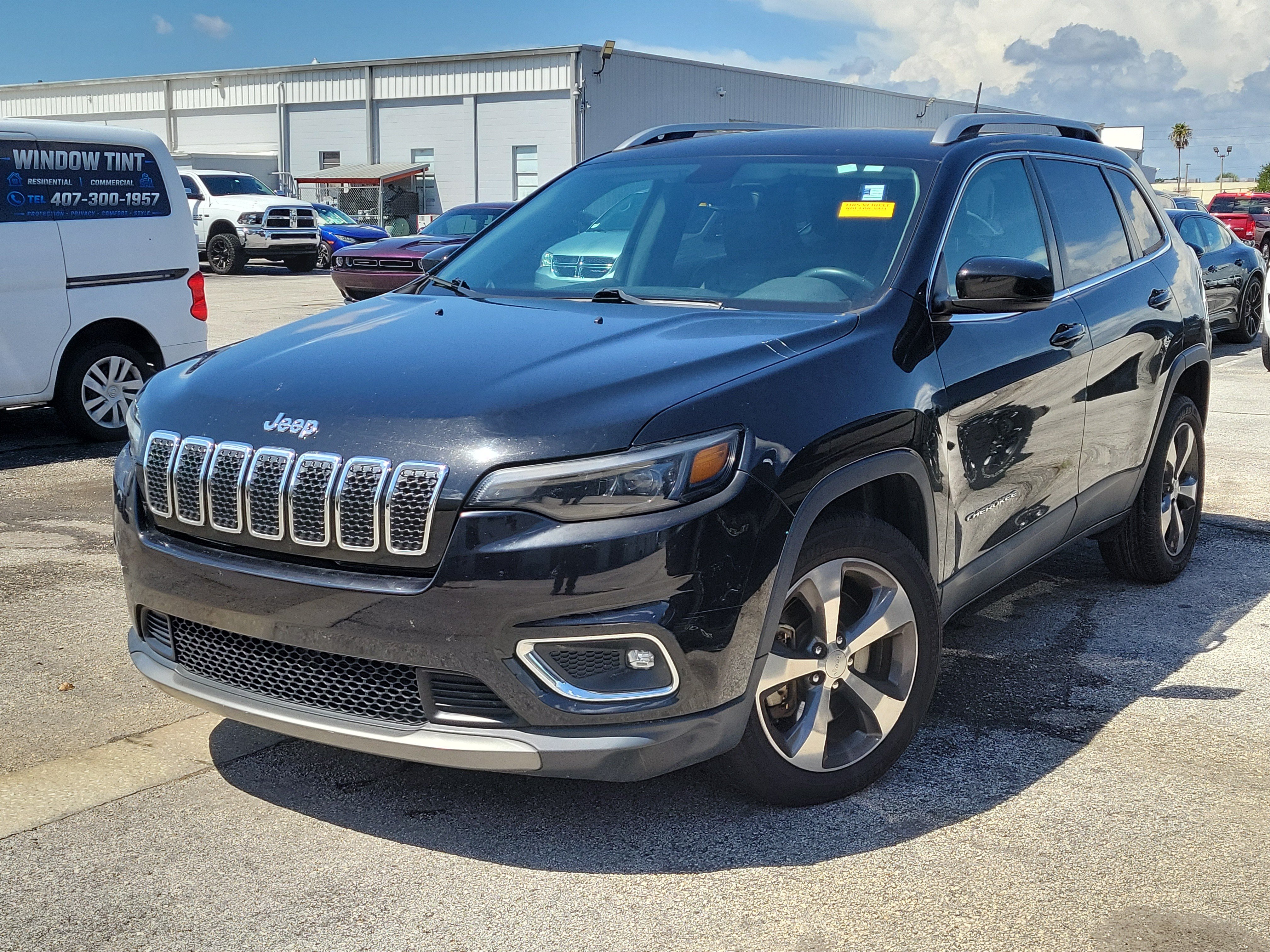 Used 2019 Jeep Cherokee Limited FWD image 3