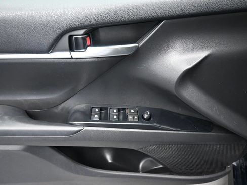Used 2019 Toyota Camry LE FWD image 10