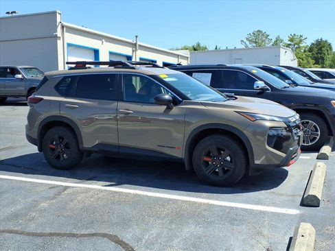 Used 2026 Nissan Rogue SV AWD/4WD image 13