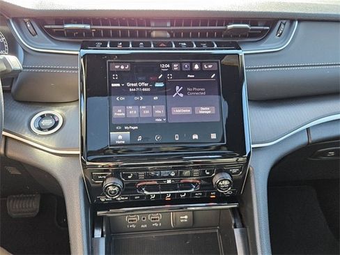 New 2025 Jeep Grand Cherokee Altitude image 18