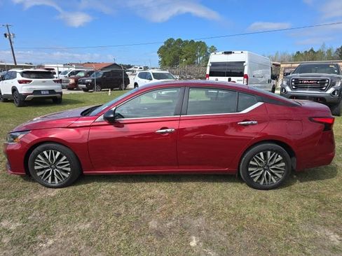 Used 2025 Nissan Altima 2.5 SV image 2