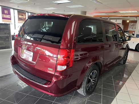Used 2018 Dodge Grand Caravan SE image 6