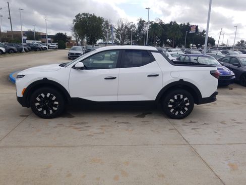 Certified 2025 Hyundai Santa Cruz SE image 4