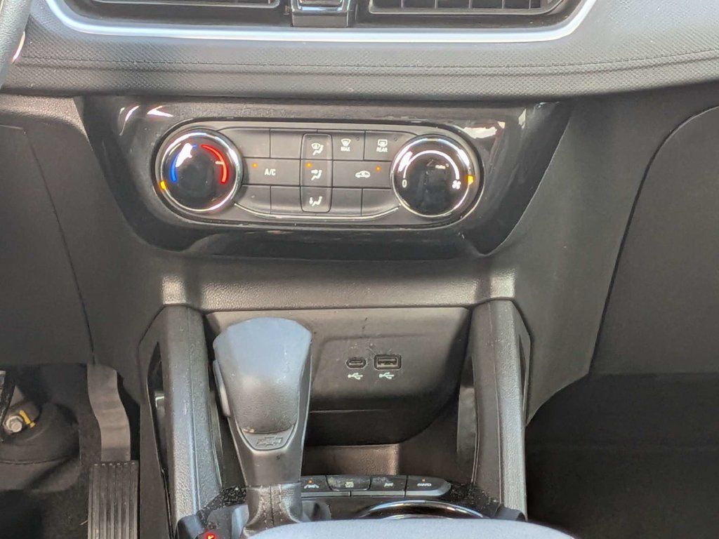Used 2025 Chevrolet TrailBlazer LT AWD/4WD image 22