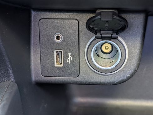 Used 2020 Nissan Kicks S image 30