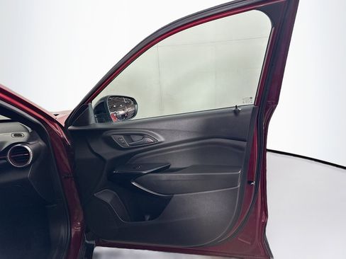 Used 2024 Chevrolet Trax RS w/ Sunroof Package image 30