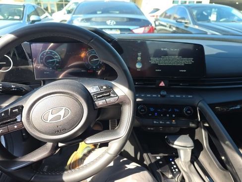 Used 2025 Hyundai Elantra SEL image 6