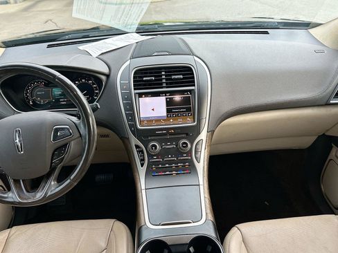 Used 2017 Lincoln MKX Reserve w/ Lincoln MKX Climate Package FWD image 21
