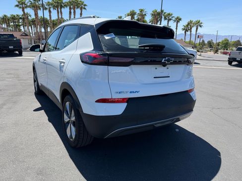 Used 2022 Chevrolet Bolt EUV LT w/ Convenience Package image 5