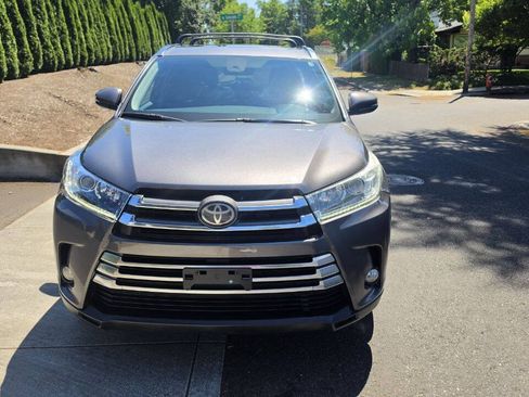 Used 2018 Toyota Highlander Limited AWD/4WD image 2