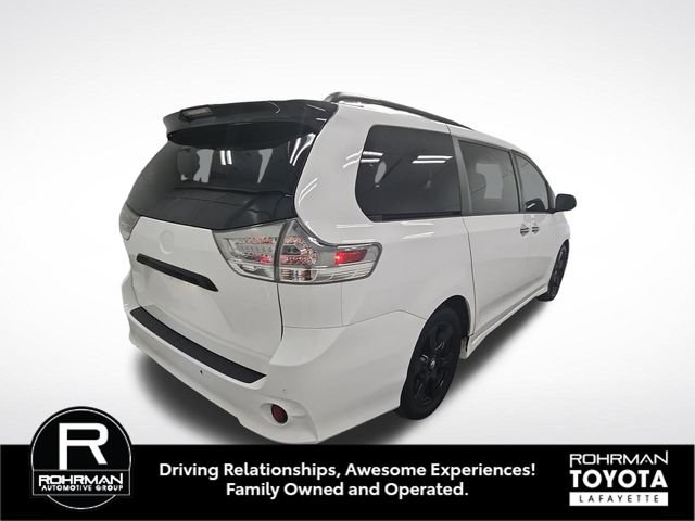 Used 2020 Toyota Sienna SE Premium w/ Nightshade Edition FWD image 6