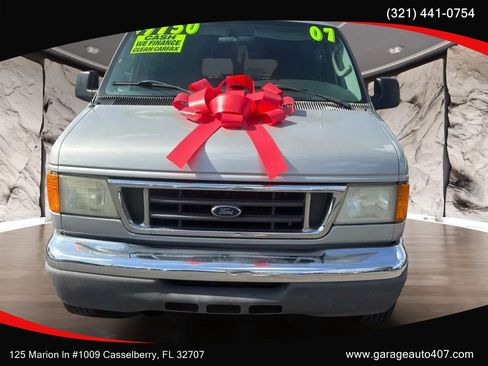 Used 2007 Ford E-350 and Econoline 350 XLT RWD image 2