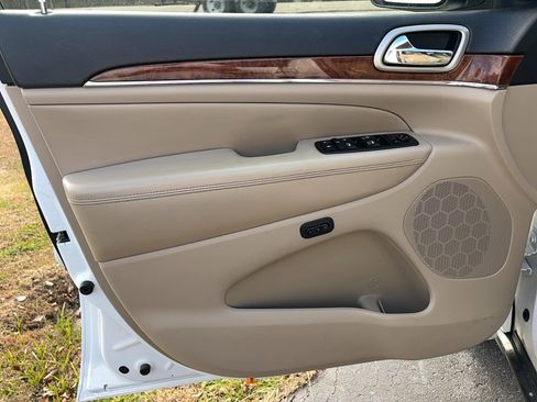 Used 2013 Jeep Grand Cherokee Limited image 11