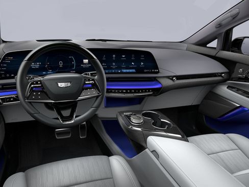 New 2026 Cadillac Optiq Luxury 2 image 37