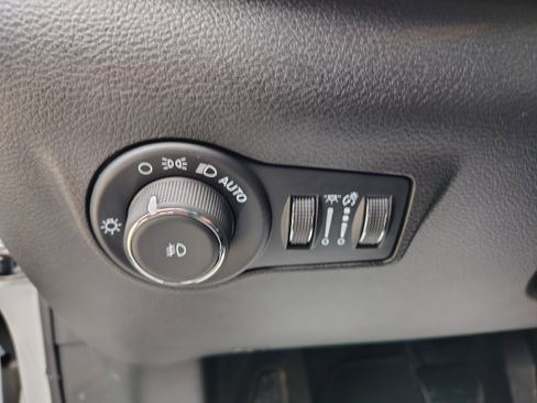 Certified 2024 Jeep Compass Limited image 23