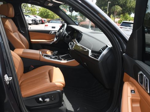 Used 2022 BMW X5 xDrive40i w/ M Sport Package AWD/4WD image 23
