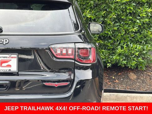Used 2022 Jeep Compass Trailhawk w/ Trailhawk Convenience Group AWD/4WD image 16