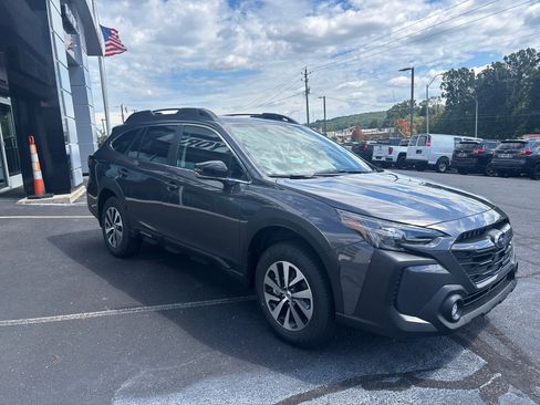 New 2025 Subaru Outback Premium image 4