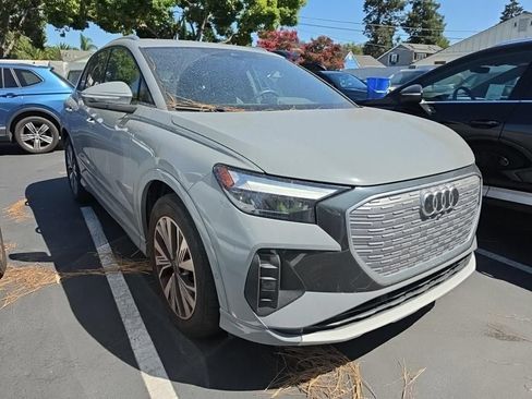 Used 2023 Audi Q4 e-tron Premium Plus w/ Premium Plus RWD image 4