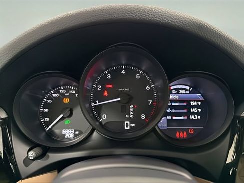 Used 2025 Porsche Macan AWD/4WD image 20
