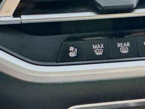 Used 2022 BMW X7 M50i w/ Luxury Seating Package AWD/4WD image 5