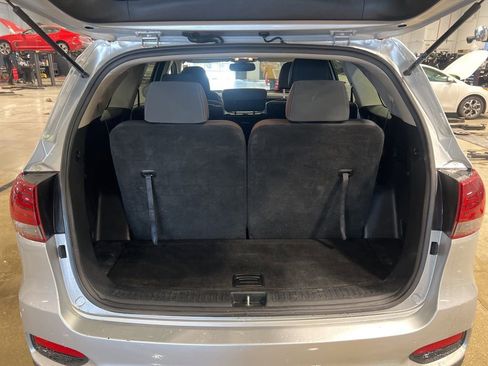 Used 2019 Kia Sorento L image 10