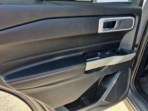 Used 2021 Ford Explorer XLT RWD image 24