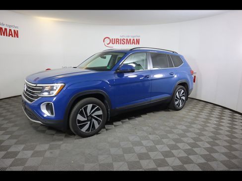 Used 2025 Volkswagen Atlas SE w/ Panoramic Sunroof Package image 3