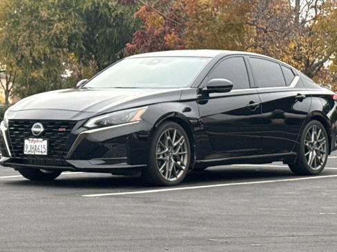 Used 2024 Nissan Altima 2.0 SR image 9