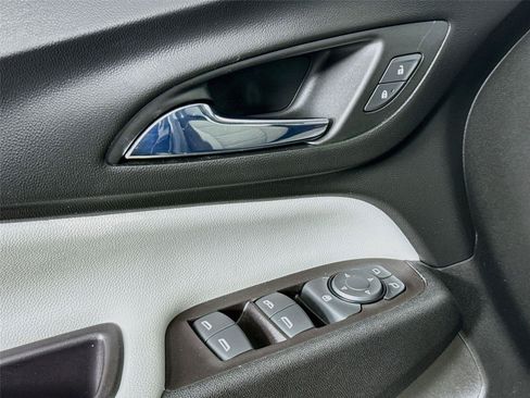 Used 2020 Chevrolet Equinox LS w/ LS Convenience Package FWD image 18