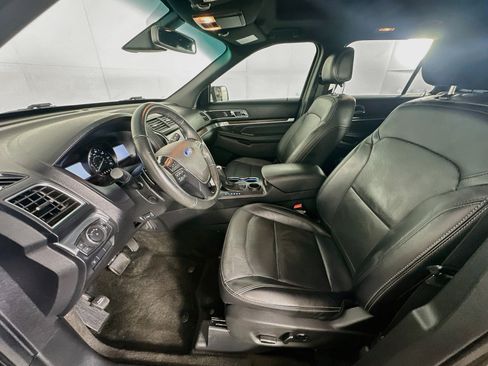 Used 2016 Ford Explorer Limited w/ Equipment Group 301A FWD image 13