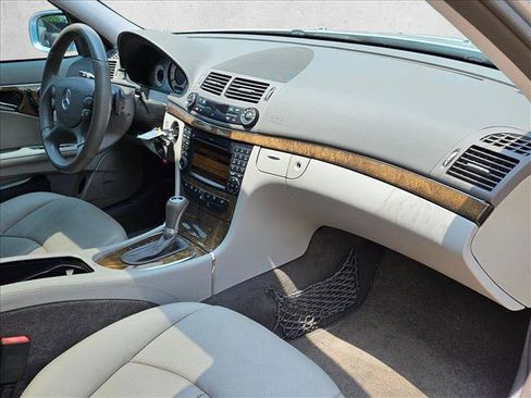 Used 2009 Mercedes-Benz E 350 Sedan image 22
