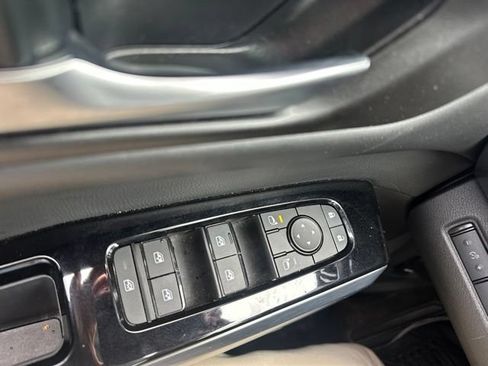 Used 2025 Nissan Pathfinder SL AWD/4WD image 14