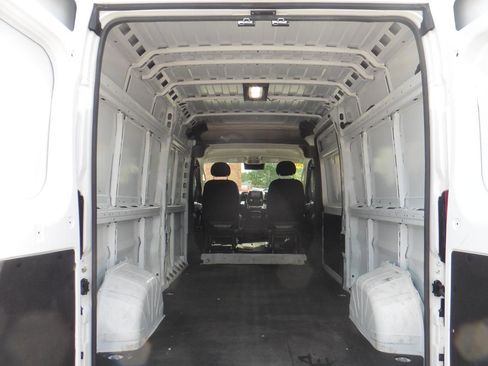 Used 2025 RAM ProMaster 2500 w/ Convenience Group FWD image 3