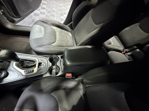 Used 2017 Jeep Cherokee Sport AWD/4WD image 15